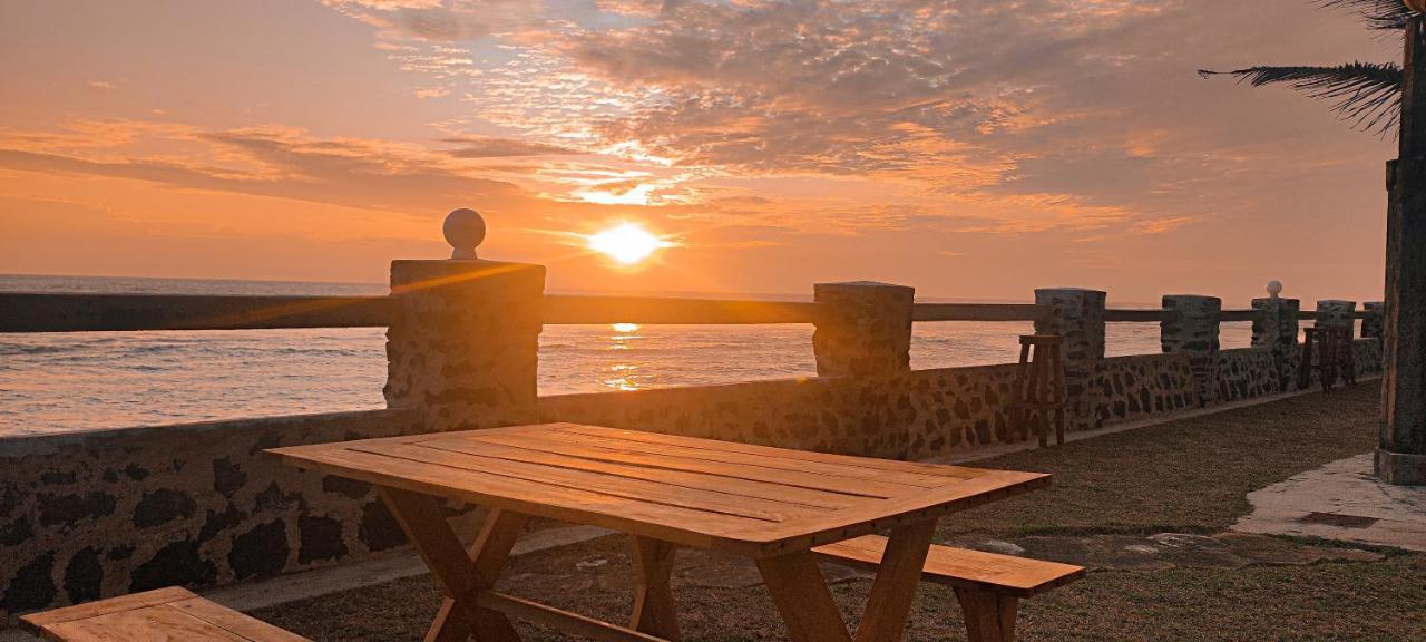 Nu-Vin Beach Hotel Ahangama Exteriör bild